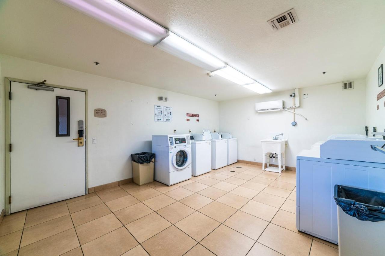 Metro Phx Downstairs Studio Sleeps 4 Ada Accessible 凤凰城 外观 照片